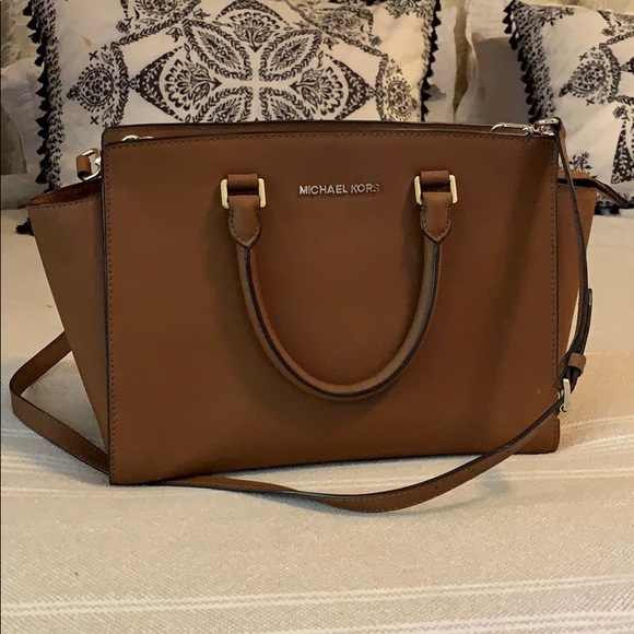 Michael Kohrs MK Selma Large Crossbody/Tote - Picture 2 of 5